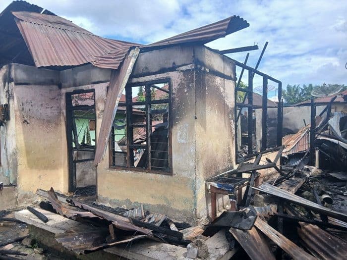kebakaran_hebat_di_pematangsiantar_rumah_lansia_80_tahun_ludes_dilalap_api