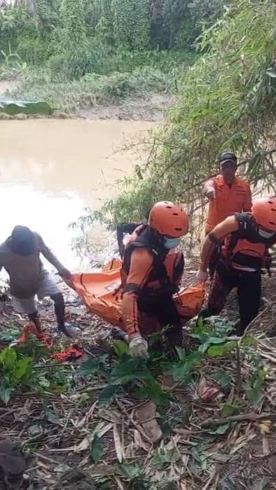 mayat_pria_mengambang_di_sungai_belawan_deli_serdang_diduga_terseret_arus