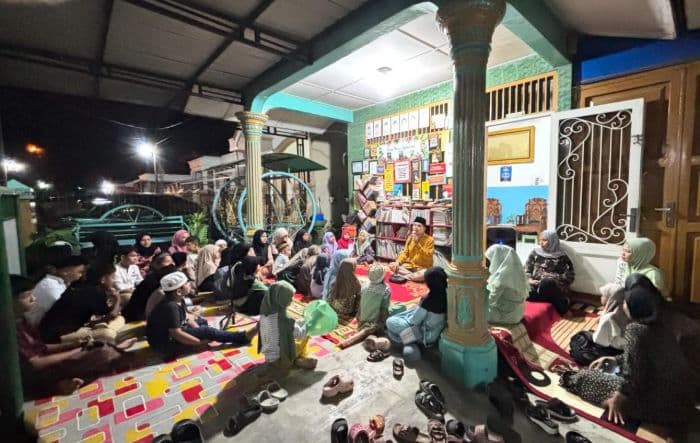 teras_baca_agmarani_perkuat_literasi_dan_keimanan_pada_masyarakat