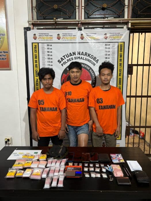 polres_simalungun_bongkar_jaringan_narkoba_50_gram_sabu_diamankan