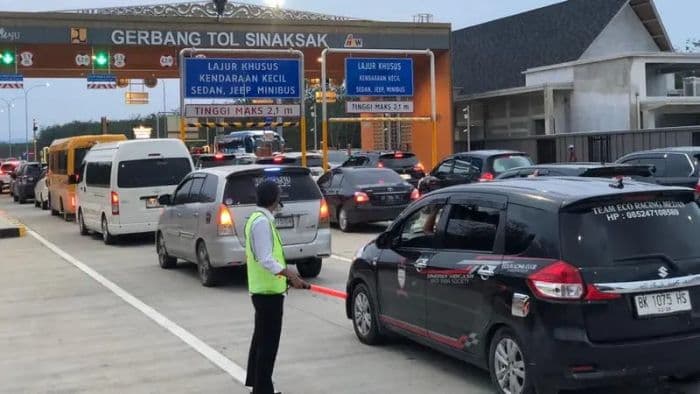 lalu_lintas_di_tol_simalungun_meningkat_signifikan_jelang_lebaran_2026