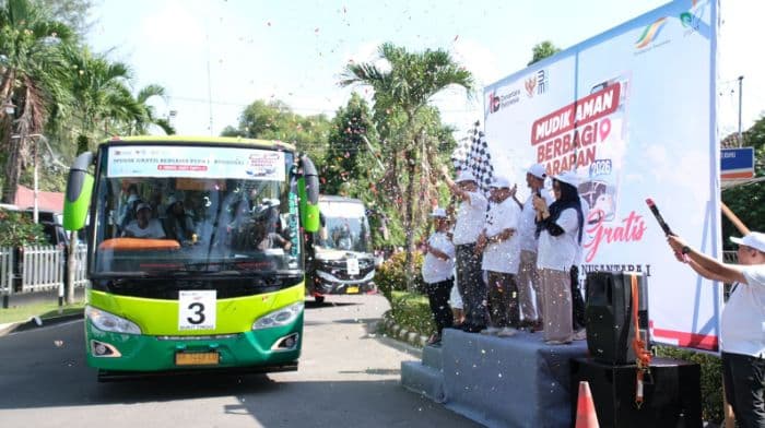 ptpn_i_regional_1_berangkatkan_3_bus_mudik_gratis_