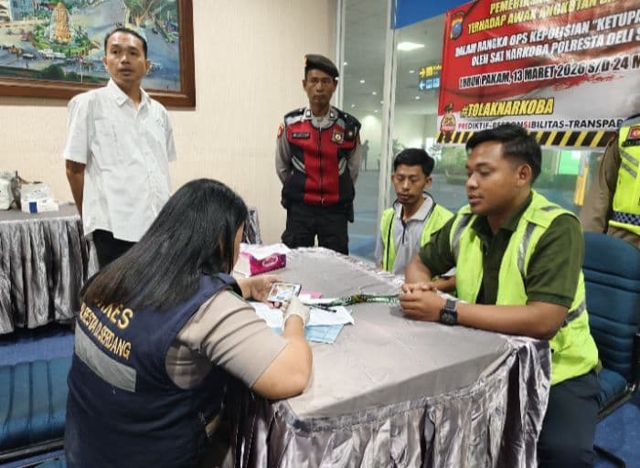tes_urine_awak_pesawat_dan_sopir_bus_di_bandara_kualanamu_apa_hasilnya_
