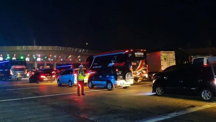 trafik_mudik_di_gt_cikupa_tangerangmerak_meningkat_jelang_idulfitri_2026