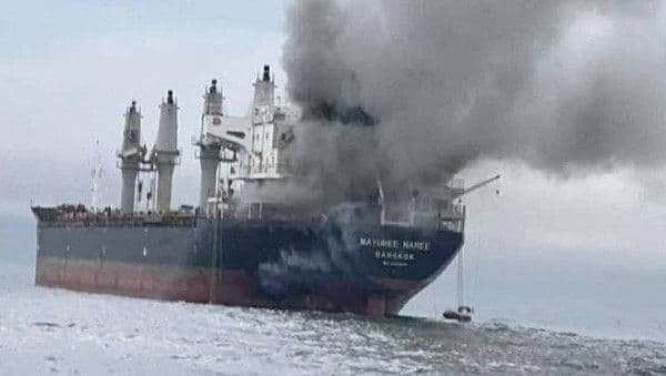 dua_kapal_ditembak_di_selat_hormuz_iran_umumkan_penutupan_jalur