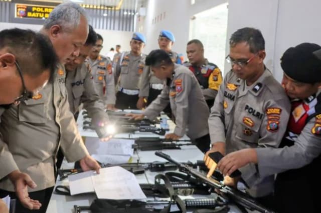 mabes_polri_cek_senpi_organik_milik_polres_batu_bara