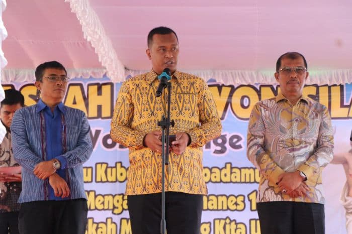 bupati_toba_ajak_umat_katolik_cinta_lingkungan_dan_kebersihan