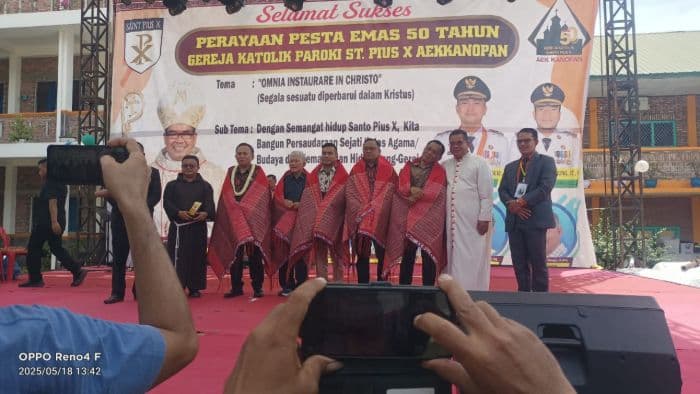 pesan_ketua_fkub_labura_di_puncak_perayaan_pesta_emas_paroki_st_pius_x_aek_kanopan
