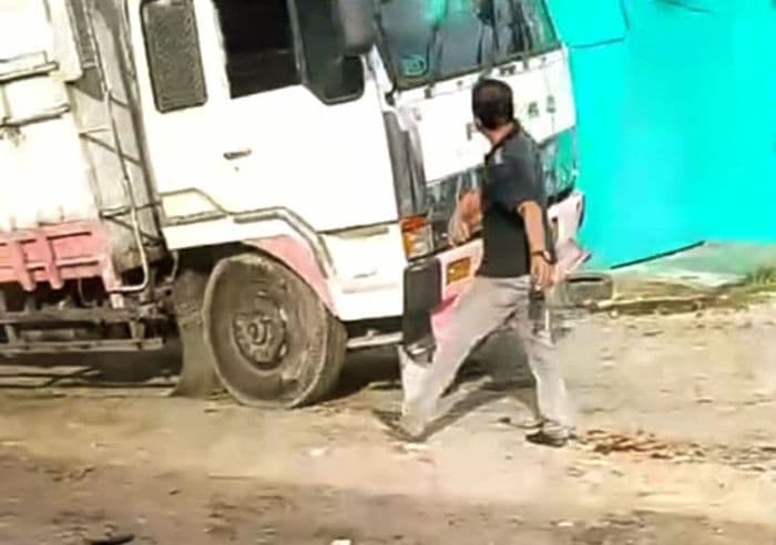 polres_langkat_tangkap_pelaku_perusakan_truk_di_besitang