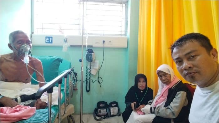 sesak_nafas_jemaah_asal_solo_mendarat_darurat_di_bandara_kualanamu