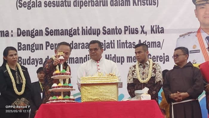 uskup_agung_medan_sampaikan_pesan_di_puncak_perayaan_pesta_emas_paroki_st_pius_x_aek_kanopan