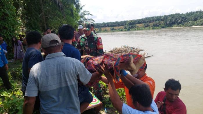wanita_lansia_ditemukan_meninggal_usai_terbawa_arus_sungai_bah_bolon_simalungun