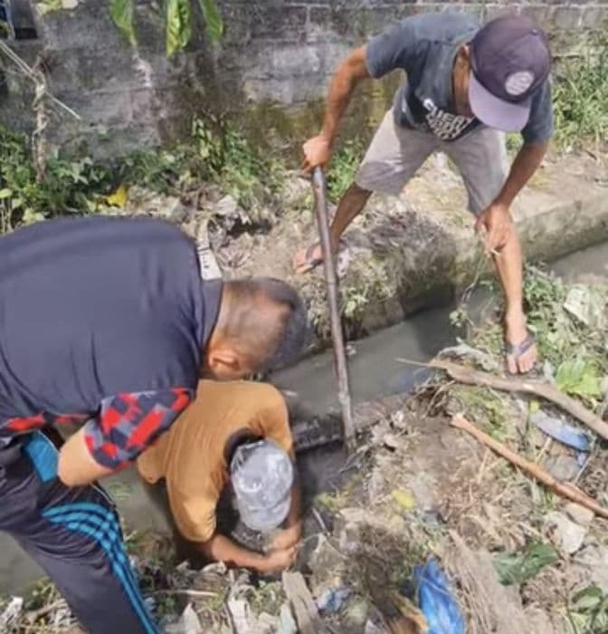 warga_temukan_penyebab_kebocoran_pipa_air_pam_di_binjai