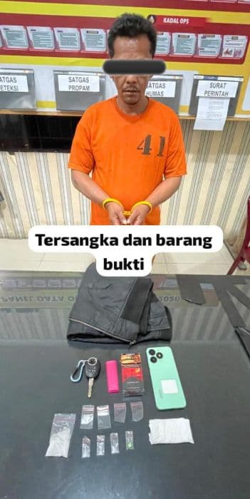 petani_di_karo_beralih_jadi_pengedar_sabu_dan_ekstasi_ditangkap_polisi_saat_menunggu_di_pinggir_jalan