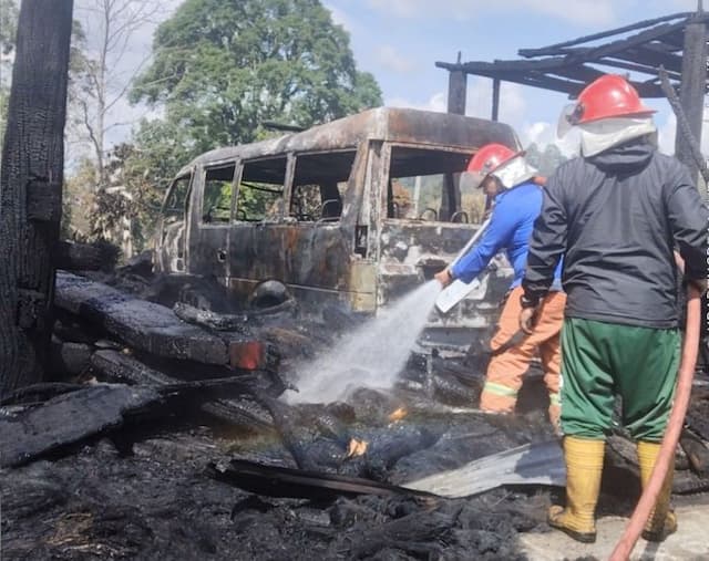 rumah_adat_karo_di_lingkungan_gereja_katolik_berastagi_terbakar_kerugian_capai_rp650_juta