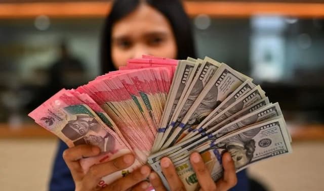rupiah_semakin_terpuruk_sentimen_negatif_harga_minyak_mentah