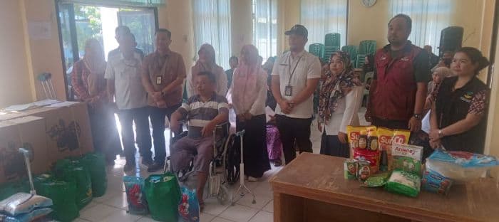 bingung_dan_kecewa_warga_tebing_tinggi_tak_terima_kursi_roda_seperti_dijanjikan