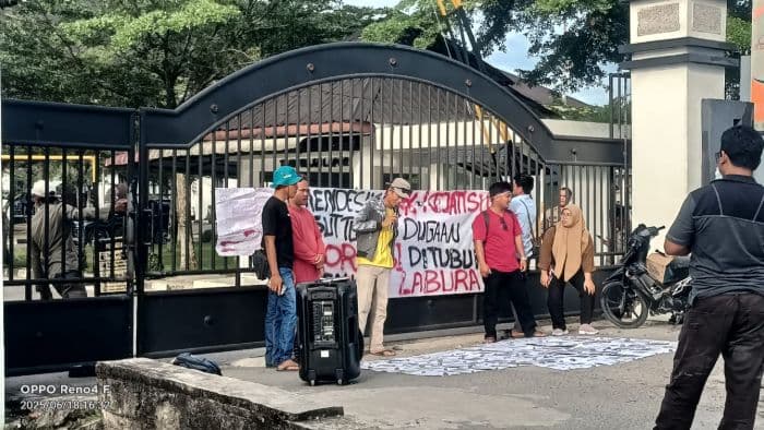 pemuda_labura_demo_soroti_proyek_ratusan_miliaran_bermasalah