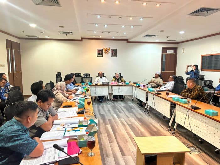 dprd_sumut_mediasi_sengketa_pengelolaan_aset_hotel_merak_jingga