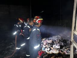 gudang_tempat_penetasan_telur_ayam_di_binjai_timur_terbakar