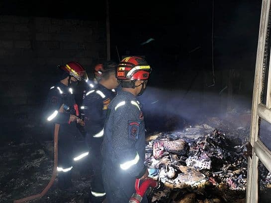 gudang_tempat_penetasan_telur_ayam_di_binjai_timur_terbakar