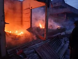pajak_parluasan_membara_sejak_dini_hari_saksi_sebut_ada_pria_bermasker_sebelum_api_muncul