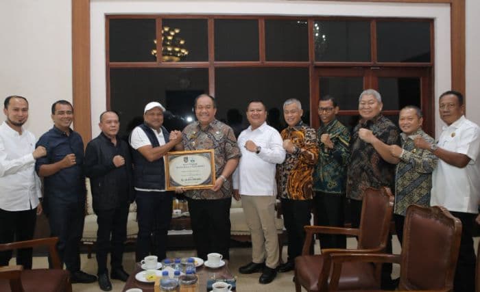 pemkab_asahan_bantu_rp30_miliar_untuk_percepatan_rehabilitasi_pascabencana_di_bireuen_