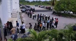 ribuan_warga_malaysia_rela_antre_2_kilometer_untuk_melamar_kerja_