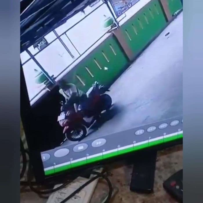 usai_salat_zuhur_di_masjid_bandar_khalifah_motor_warga_percut_sei_tuan_digondol_maling