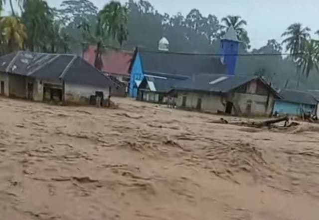 banjir_parah_kembali_rendam_kecamatan_tukka_tapanuli_tengah