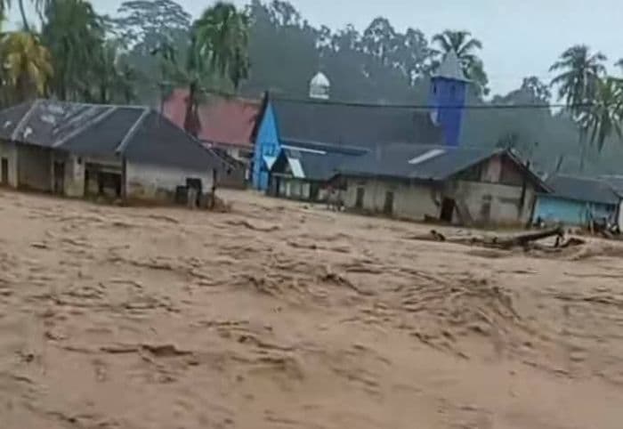 banjir_parah_kembali_rendam_kecamatan_tukka_tapanuli_tengah