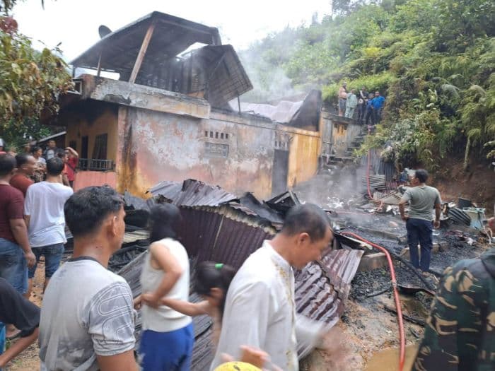 dua_unit_rumah_di_sarudik_tapteng_terbakar