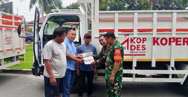 empat_kopdes_merah_putih_di_sipispis_sergai_terima_truk_operasional_