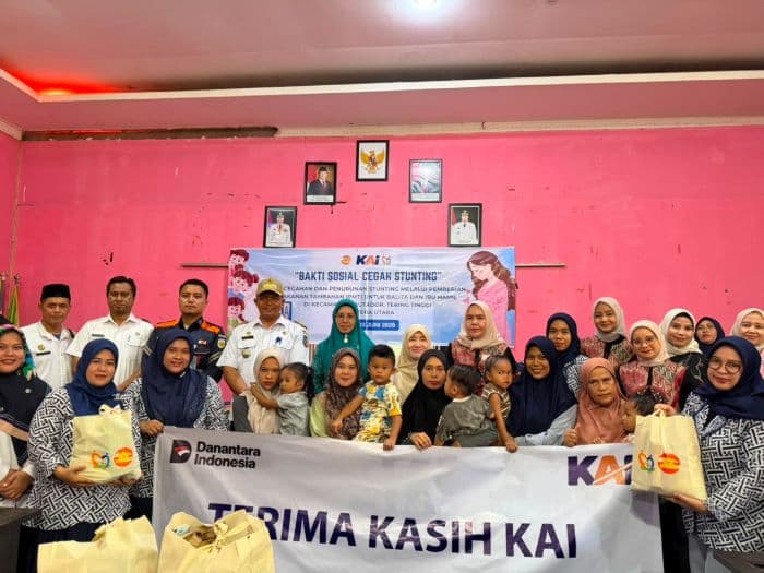 kai_divre_i_sumut_salurkan_rp235_juta_dana_tjsl_fokus_cegah_stunting_dan_bantu_fasilitas_umum