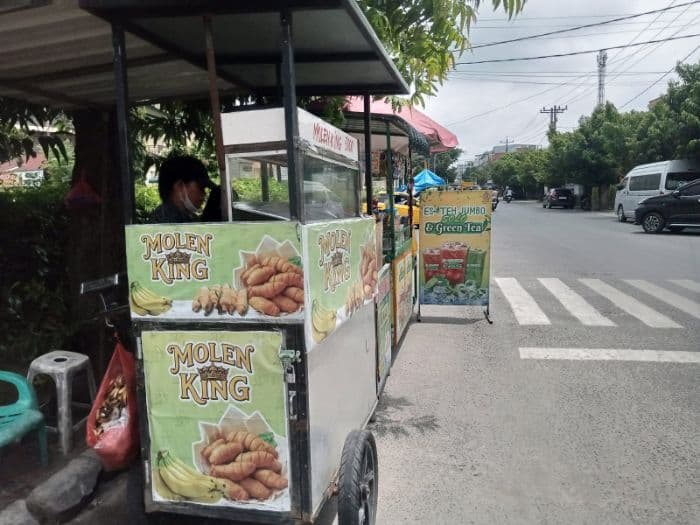 molen_king_boru_sihotang_laris_manis_omzet_tembus_rp600_ribu_per_hari
