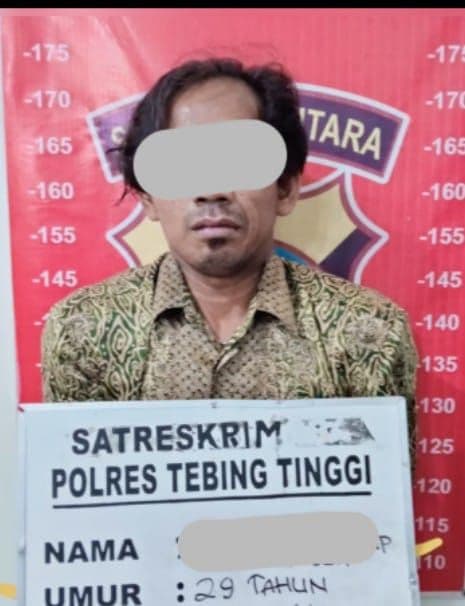 terekam_cctv_pencuri_outdoor_ac_sd_negeri_di_tebing_tinggi_ditangkap_polisi