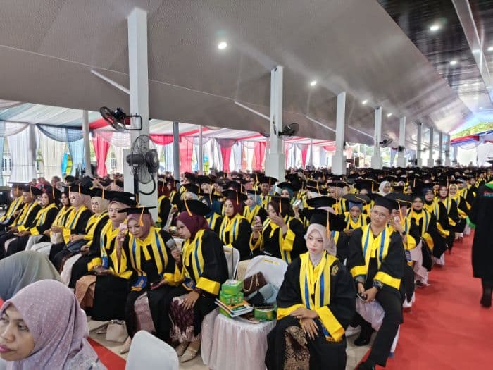 una_wisuda_613_mahasiswa_dari_lima_fakultas