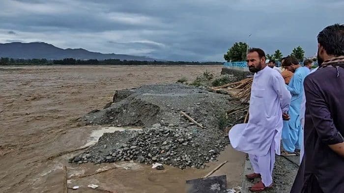 banjir_bandang_di_pakistan_tewaskan_lebih_dari_300_orang_operasi_penyelamatan_berlanjut