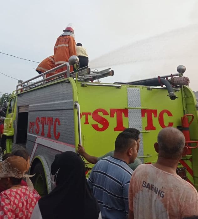 kebakaran_di_pasar_serbelawan_diduga_akibat_ledakan_gas_elpiji