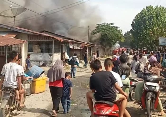 pasar_serbelawan_di_simalungun_terbakar