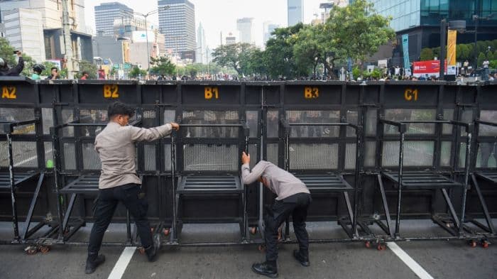 8242_personel_gabungan_dikerahkan_amankan_demo_mahasiswa_di_bundaran_hi