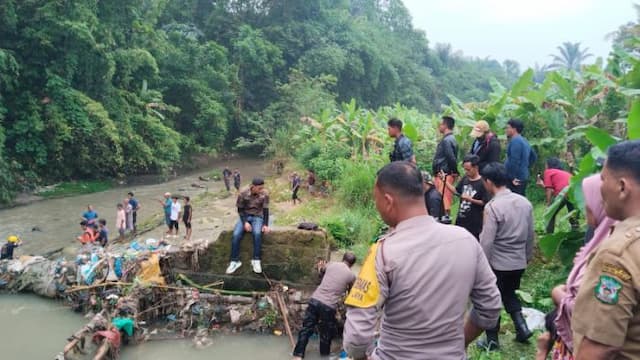 hari_kedua_pencarian_hidayah_tim_gabungan_sisir_bah_sosopon_hingga_jembatan_sigagak