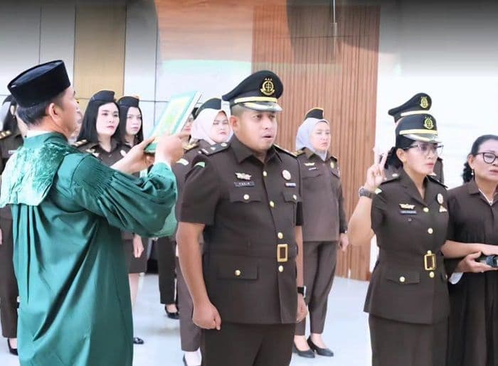 kejari_tanjungbalai_segarkan_jajaran_dua_kasi_dipromosikan_