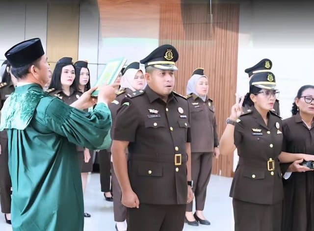 kejari_tanjungbalai_segarkan_jajaran_dua_kasi_dipromosikan_