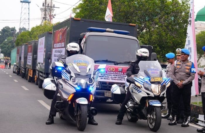 polda_sumut_berangkatkan_25_ton_bantuan_untuk_korban_gempa_ntt
