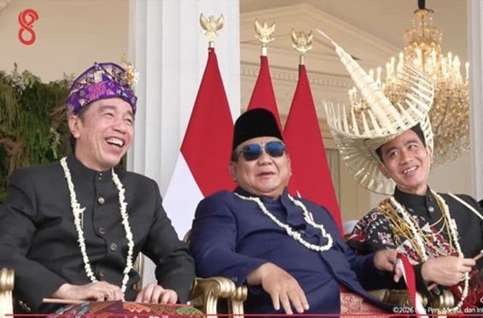 satu_barisan_di_istana_prabowo_diapit_jokowi_dan_gibran_gerindra_sebut_itu_cermin_kebersamaan_