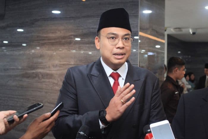 karir_cemerlang_angga_raka_dari_sekpri_prabowo_hingga_rangkap_3_jabatan