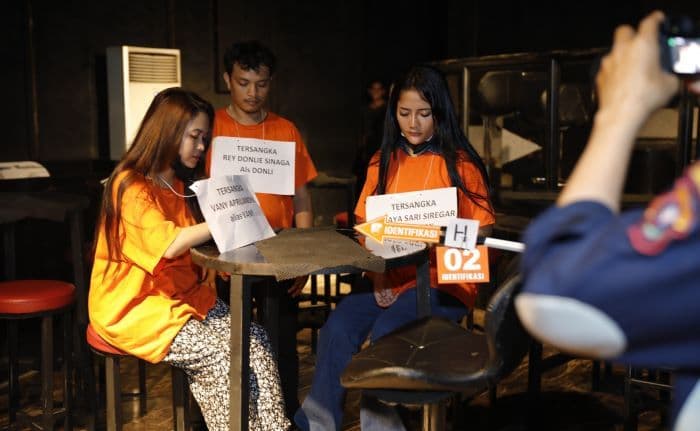polda_sumut_bongkar_jaringan_ekstasi_di_galaxy_hall_tanjungbalai_5_tersangka_diamankan