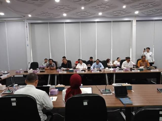 desak_kompensasi_siswa_terdampak_keracunan_mbg_ketua_dprd_karo_datangi_kantor_bgn_pusat