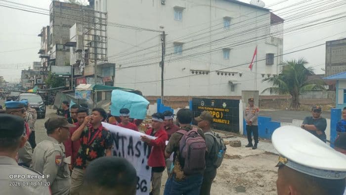 dugaan_keracunan_siswa_imm_minta_sppg_aek_kanopan_ditutup